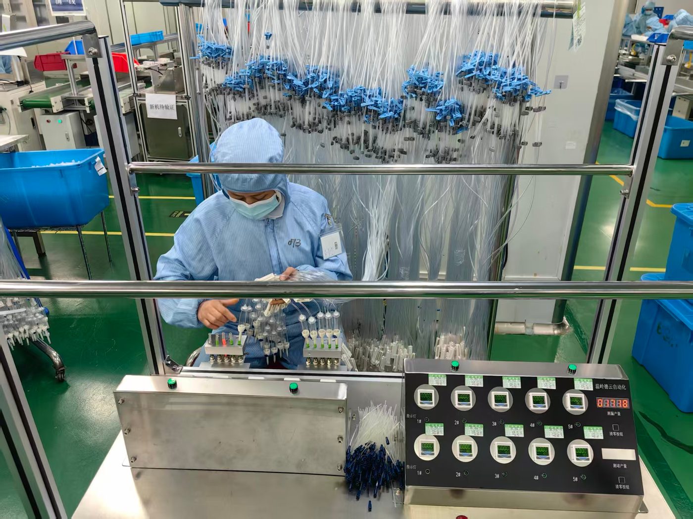 必趣医疗输注耗材自动化组装设备