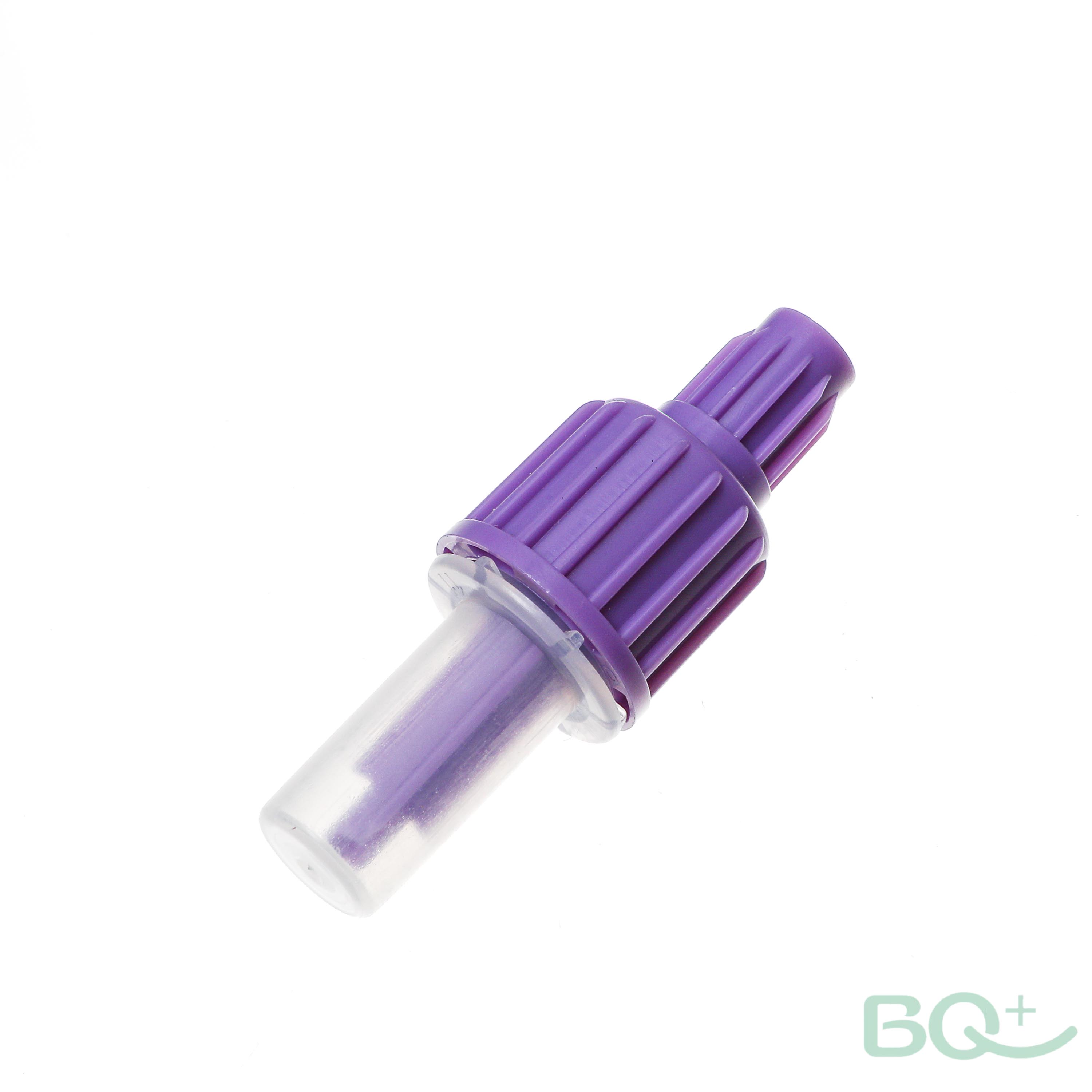 EN-CP02 enteral spike, single-product white-background photograph